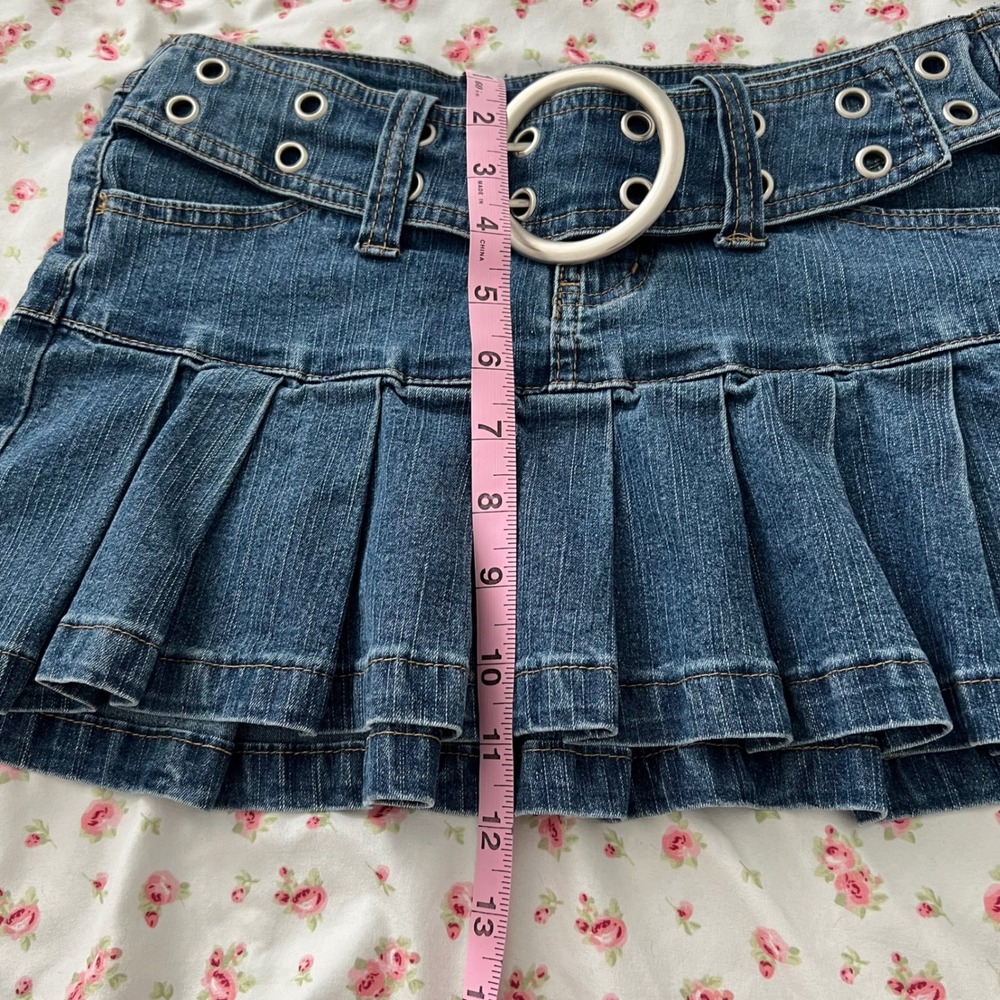 vintage angels y2k denim mini skirt w/ built in circle buckle grommet belt - Picture 5 of 7